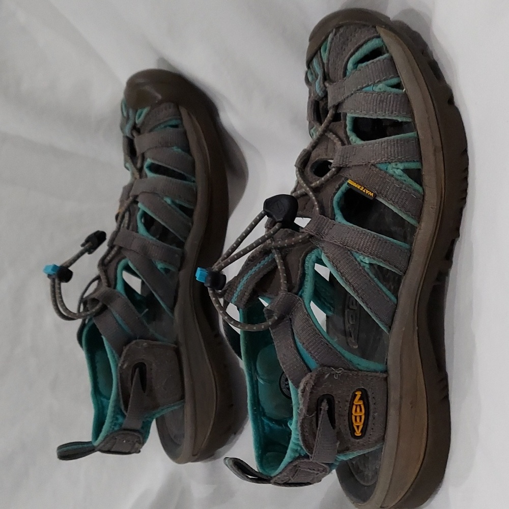 Keen Women’s Whisper Sandal, Size 6.5 gray and aqua Waterproof